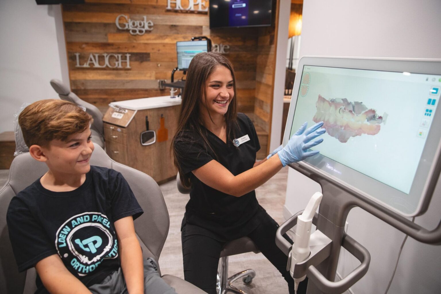Orthodontist in Edison, NJ explaining a digital scan and treatment plan